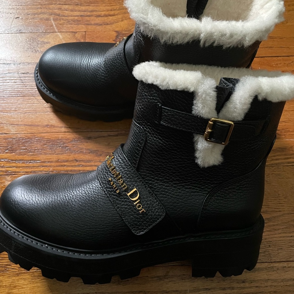 Dior Black and Cream Shearling Boots - Picture 10 of 16